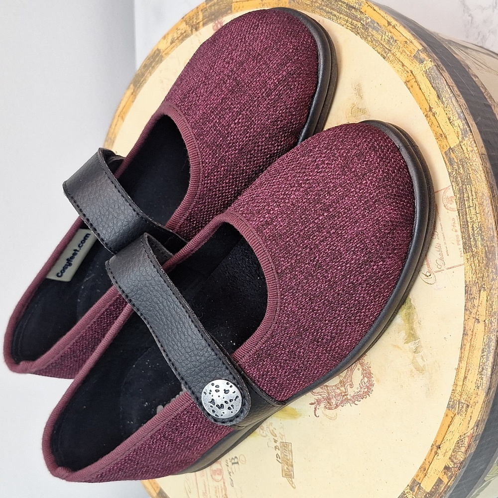 Cozyfeet Mary Jane's Size 5